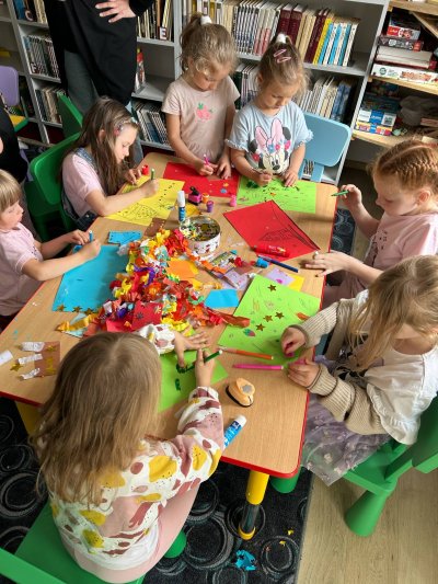 Małe MIłe Czwartki - Latawce, dmuchawce, wiatr...